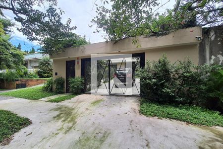 Casa à venda com 250m², 3 quartos e 4 vagasFachada