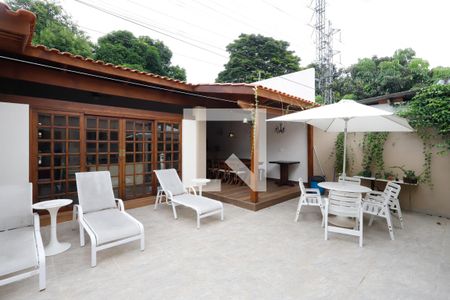 Casa à venda com 250m², 3 quartos e 4 vagasQuintal