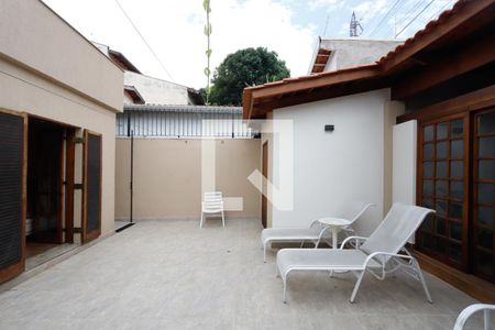 Casa à venda com 250m², 3 quartos e 4 vagasQuintal