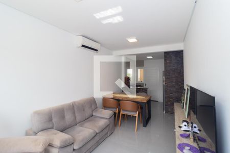 Sala de casa de condomínio à venda com 2 quartos, 63m² em Olaria, Canoas