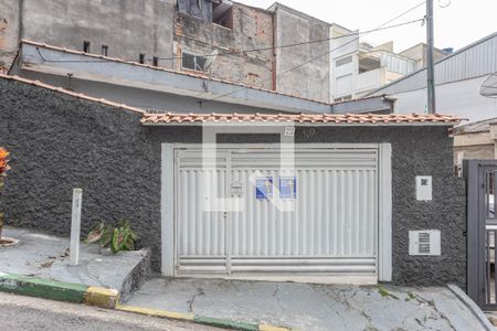 Casa à venda com 106m², 2 quartos e 4 vagas Casa à venda com 106m², 2 quartos e 4 vagasFachada
