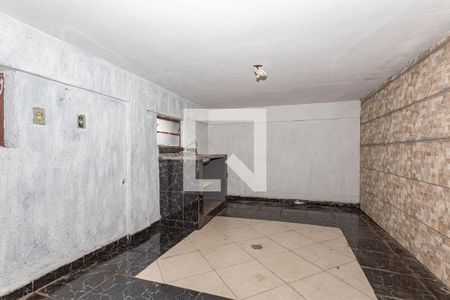 Casa à venda com 106m², 2 quartos e 4 vagas Casa à venda com 106m², 2 quartos e 4 vagasCozinha garagem