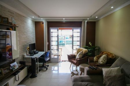 Sala de casa à venda com 3 quartos, 148m² em Vila Carmosina, São Paulo