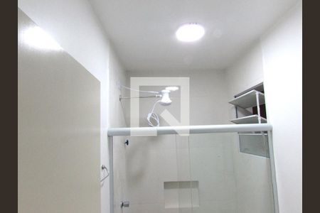 Banheiro de kitnet/studio para alugar com 1 quarto, 28m² em Vila Sonia, São Paulo