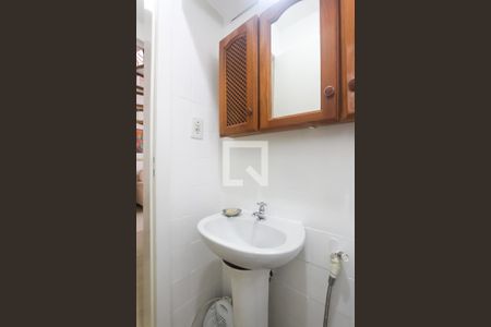 Banheiro social de apartamento para alugar com 1 quarto, 110m² em Bela Vista, Porto Alegre