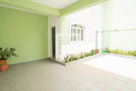 Casa à venda com 256m², 2 quartos e 2 vagasFachada