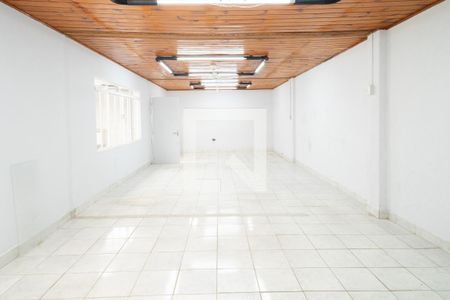 Casa à venda com 256m², 2 quartos e 2 vagasSalão 