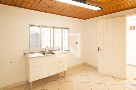 Casa à venda com 256m², 2 quartos e 2 vagasCozinha 