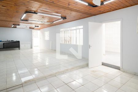 Casa à venda com 256m², 2 quartos e 2 vagasSalão 