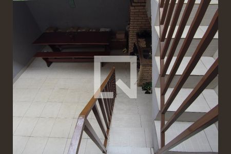 Casa à venda com 100m², 3 quartos e 2 vagasEscada