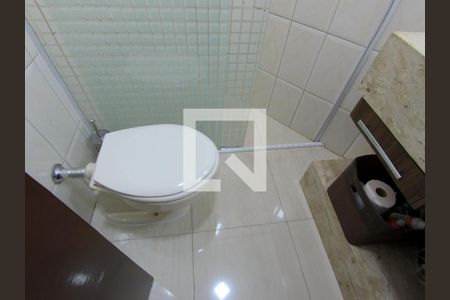 Casa à venda com 100m², 3 quartos e 2 vagasBanheiro Social / localizado entre os quartos andar de cima