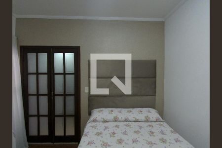 Quarto Suíte/ Porta acesso ao closet de casa para alugar com 3 quartos, 100m² em Vila Milton, Guarulhos