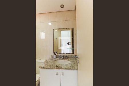 Banheiro da Suíte 1 de apartamento para alugar com 2 quartos, 67m² em Vila Regente Feijó, São Paulo