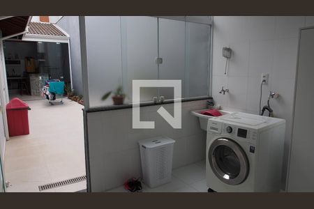 Casa à venda com 286m², 4 quartos e 4 vagasLavanderia