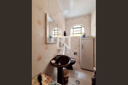 Banheiro de casa à venda com 4 quartos, 167m² em Vila Romero, São Paulo