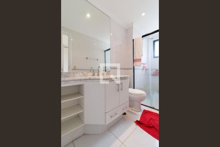 Apartamento à venda com 125m², 3 quartos e 3 vagas Apartamento à venda com 125m², 3 quartos e 3 vagasBanheiro da Suíte 2