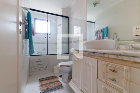 Apartamento à venda com 125m², 3 quartos e 3 vagas Apartamento à venda com 125m², 3 quartos e 3 vagasBanheiro da Suíte 1