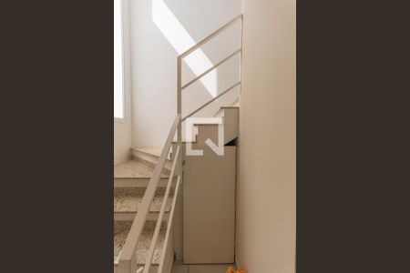 Escada de casa de condomínio à venda com 3 quartos, 80m² em Vila Marieta, Campinas