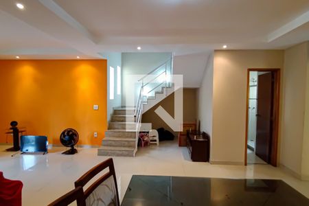 sala de casa de condomínio à venda com 3 quartos, 180m² em Jacarepaguá, Rio de Janeiro