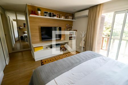 Suíte 1 de casa de condomínio à venda com 3 quartos, 250m² em Vila Tramontano, São Paulo