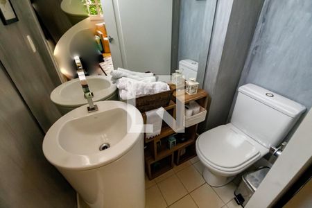 Lavabo de casa de condomínio à venda com 3 quartos, 250m² em Vila Tramontano, São Paulo