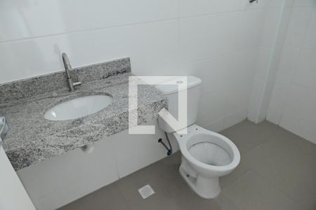 Banheiro Suite de apartamento para alugar com 2 quartos, 79m² em Nova Mirim, Praia Grande
