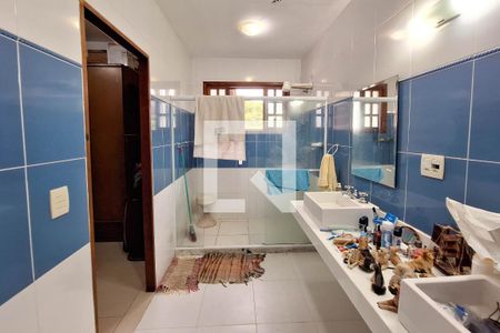 Casa para alugar com 350m², 5 quartos e 4 vagasBanheiro da Suíte