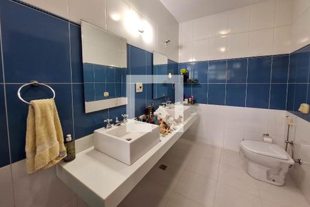 Casa para alugar com 350m², 5 quartos e 4 vagasBanheiro da Suíte