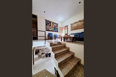 Escada de casa à venda com 5 quartos, 350m² em Engenho do Mato, Niterói