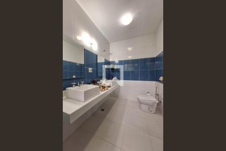 Casa para alugar com 350m², 5 quartos e 4 vagasBanheiro da Suíte