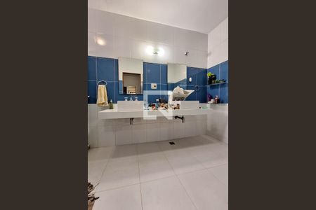 Casa para alugar com 350m², 5 quartos e 4 vagasBanheiro da Suíte