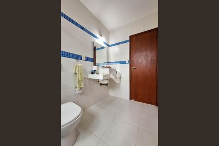 Casa para alugar com 350m², 5 quartos e 4 vagasBanheiro 1