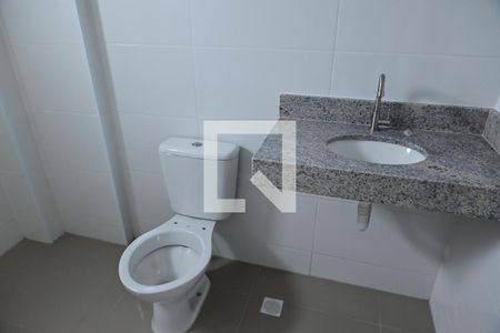 Banheiro Suite de apartamento para alugar com 2 quartos, 67m² em Nova Mirim, Praia Grande