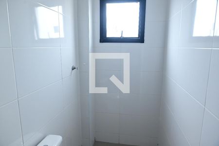 Banheiro suite de apartamento para alugar com 2 quartos, 69m² em Nova Mirim, Praia Grande