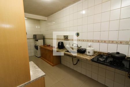 Casa à venda com 166m², 4 quartos e 3 vagas Casa à venda com 166m², 4 quartos e 3 vagasCozinha