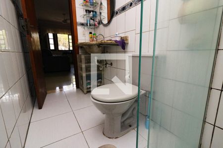 Casa à venda com 166m², 4 quartos e 3 vagas Casa à venda com 166m², 4 quartos e 3 vagasBanheiro 2