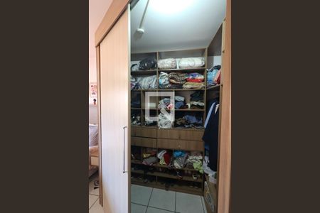 Casa à venda com 166m², 4 quartos e 3 vagas Casa à venda com 166m², 4 quartos e 3 vagasCloset do quarto 1