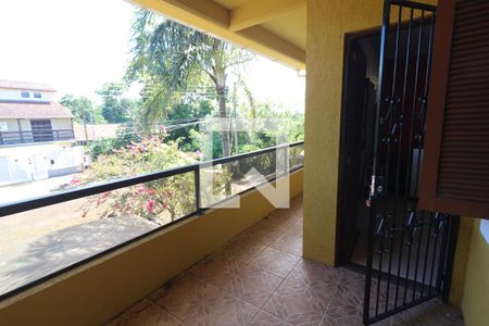 Casa à venda com 166m², 4 quartos e 3 vagas Casa à venda com 166m², 4 quartos e 3 vagasSacada da sala 2