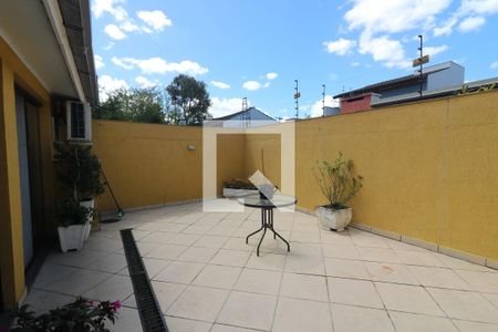 Casa à venda com 166m², 4 quartos e 3 vagas Casa à venda com 166m², 4 quartos e 3 vagasQuintal