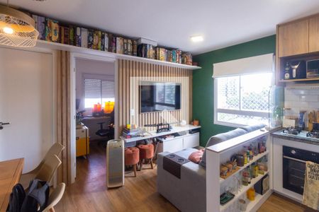 Sala e cozinha de apartamento à venda com 2 quartos, 34m² em Sé, São Paulo