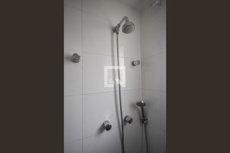 Apartamento à venda com 130m², 2 quartos e 2 vagasChuveiro do Banheiro da Suíte