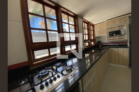 Casa à venda com 400m², 3 quartos e 2 vagas Casa à venda com 400m², 3 quartos e 2 vagasCozinha