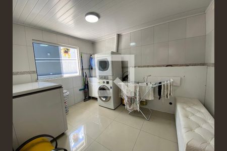 Casa à venda com 400m², 3 quartos e 2 vagas Casa à venda com 400m², 3 quartos e 2 vagasLavanderia
