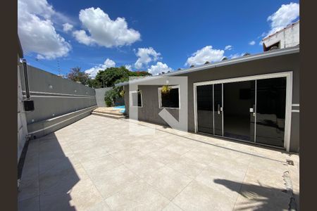 Casa à venda com 400m², 3 quartos e 2 vagas Casa à venda com 400m², 3 quartos e 2 vagasÁrea comum