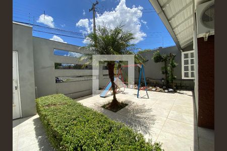 Casa à venda com 400m², 3 quartos e 2 vagas Casa à venda com 400m², 3 quartos e 2 vagasÁrea comum