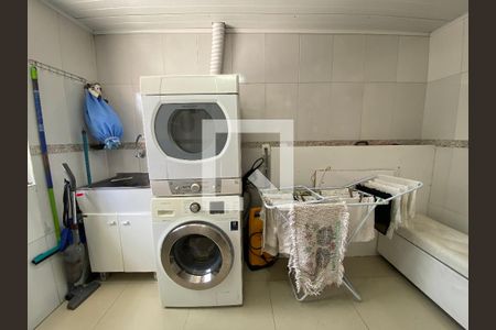 Casa à venda com 400m², 3 quartos e 2 vagas Casa à venda com 400m², 3 quartos e 2 vagasLavanderia