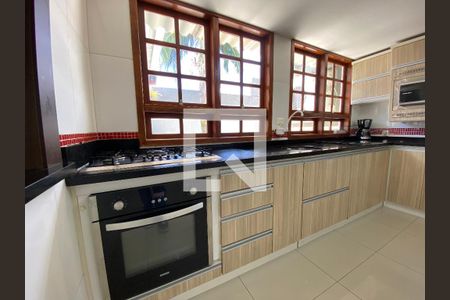 Casa à venda com 400m², 3 quartos e 2 vagas Casa à venda com 400m², 3 quartos e 2 vagasCozinha