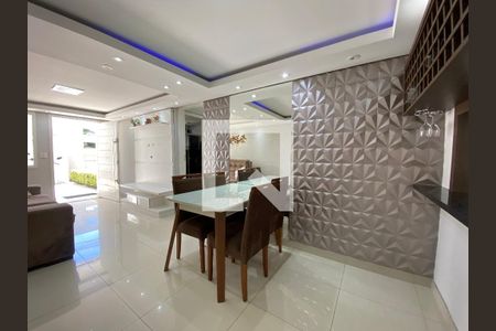 Casa à venda com 400m², 3 quartos e 2 vagas Casa à venda com 400m², 3 quartos e 2 vagasSala