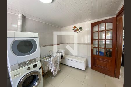 Casa à venda com 400m², 3 quartos e 2 vagas Casa à venda com 400m², 3 quartos e 2 vagasLavanderia