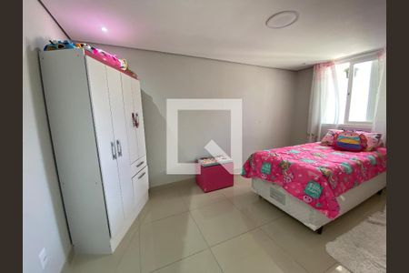 Casa à venda com 400m², 3 quartos e 2 vagas Casa à venda com 400m², 3 quartos e 2 vagasQuarto